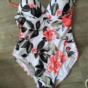 Cupshe whole piece, one piece